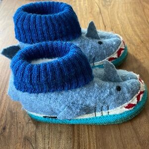 Toddler Wool shark slippers